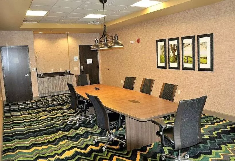 호텔 Holiday Inn Express & Suites Perry National Fairground Area, An Ihg
