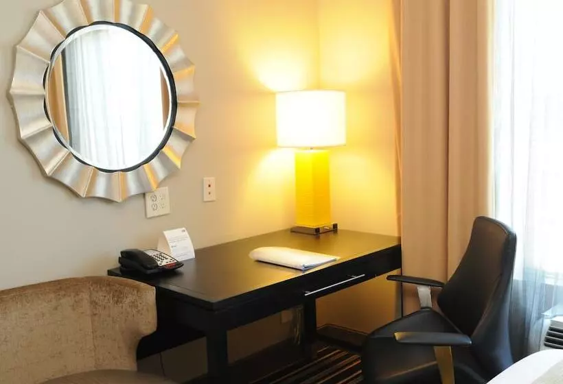 בית מלון כפרי Holiday Inn Express Covington Madisonville, An Ihg