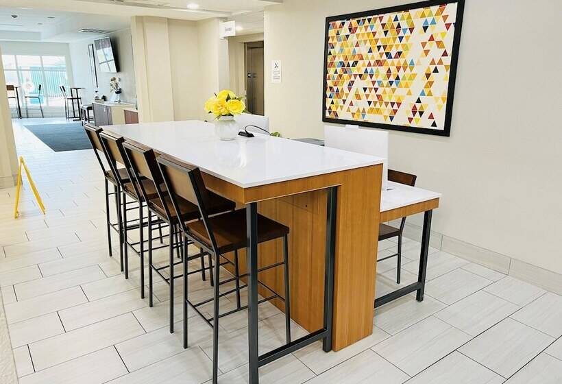 فندق Holiday Inn Express & Suites Houston East   Baytown By Ihg