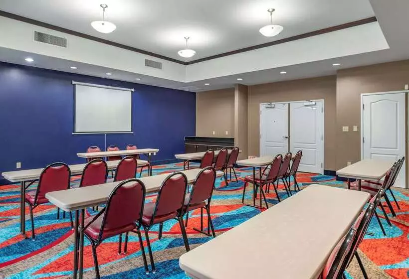 호텔 Comfort Inn & Suites