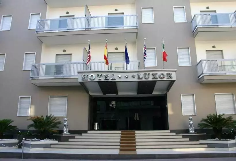 酒店 Luxor