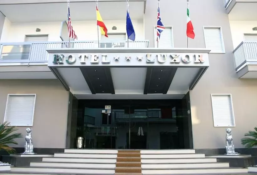 酒店 Luxor