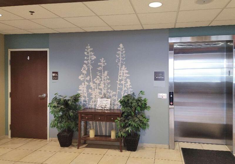 酒店 Sleep Inn & Suites Steubenville At The University