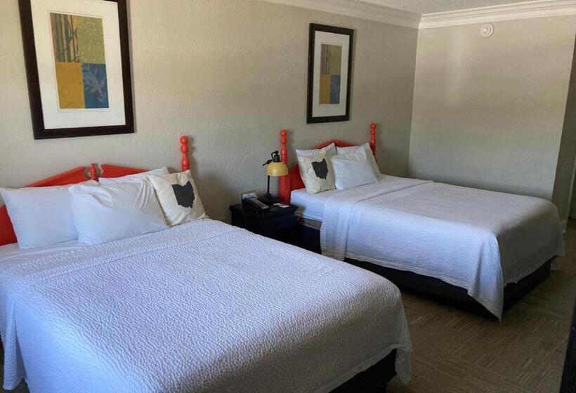 The Aurora Inn Hotel And Event Center