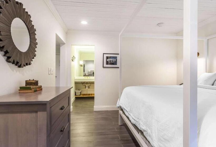 The Aurora Inn Hotel And Event Center