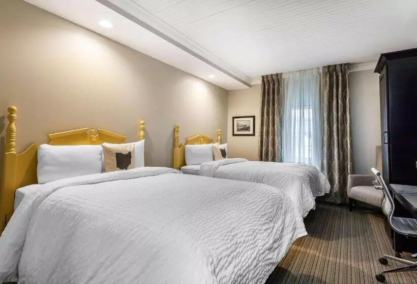 The Aurora Inn Hotel And Event Center