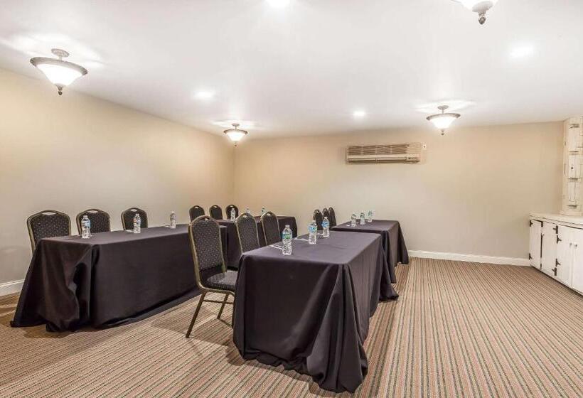 The Aurora Inn Hotel And Event Center