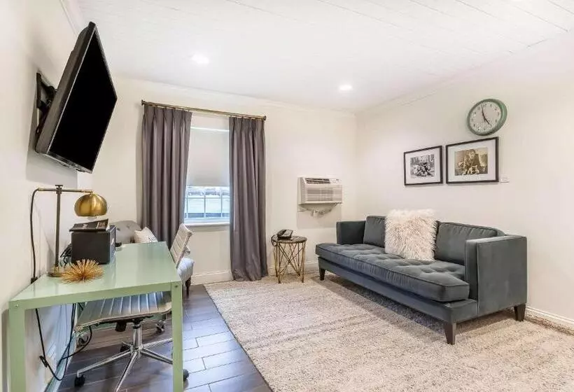 The Aurora Inn Hotel And Event Center