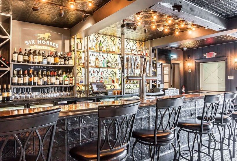 The Aurora Inn Hotel And Event Center