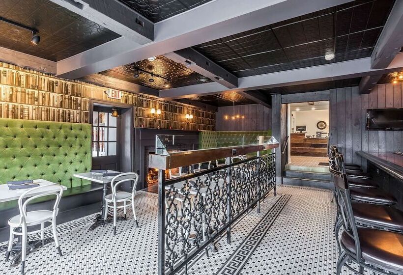 The Aurora Inn Hotel And Event Center