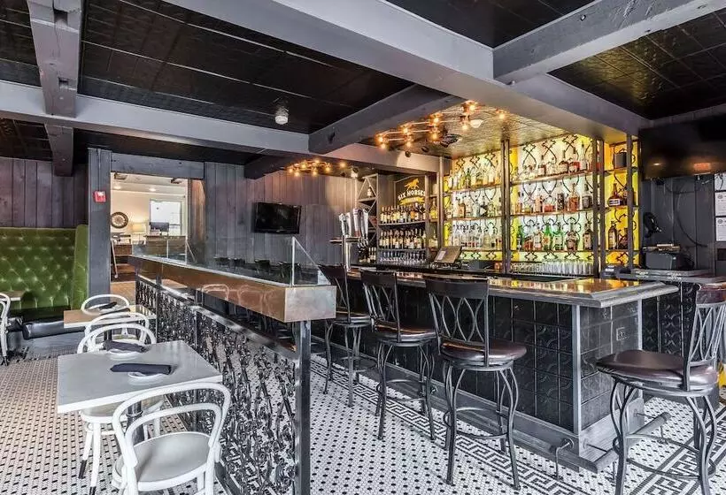 The Aurora Inn Hotel And Event Center