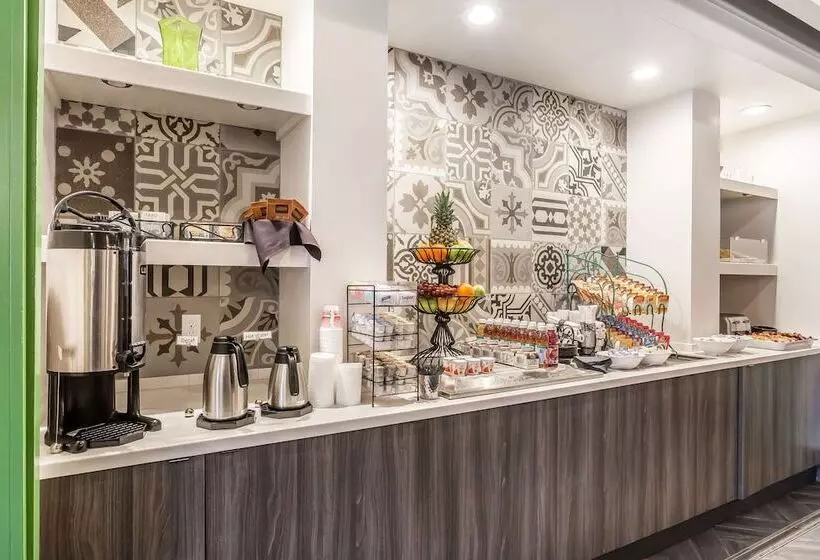 The Aurora Inn Hotel And Event Center