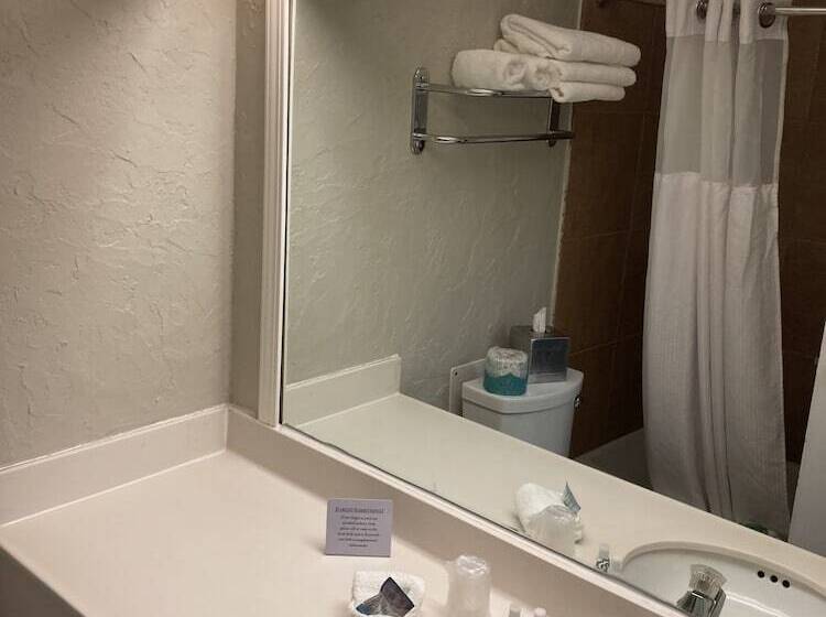 The Aurora Inn Hotel And Event Center