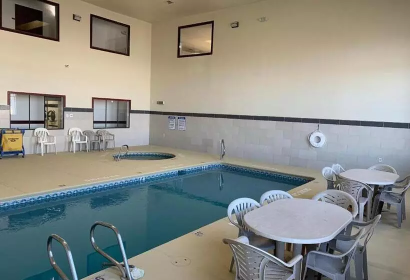 فندق على الطريق Brentwood Inn & Suites