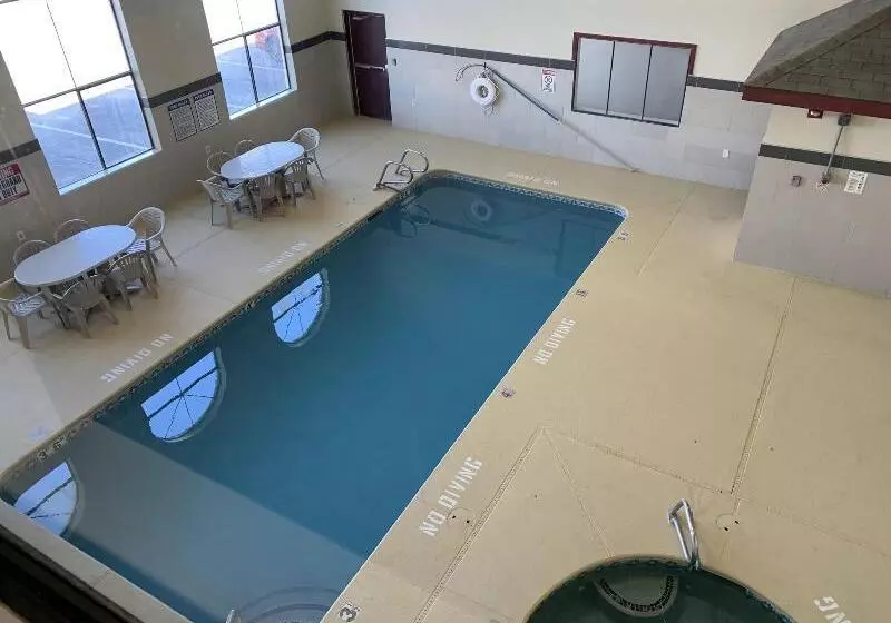 فندق على الطريق Brentwood Inn & Suites