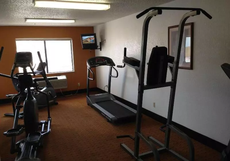 فندق على الطريق Brentwood Inn & Suites