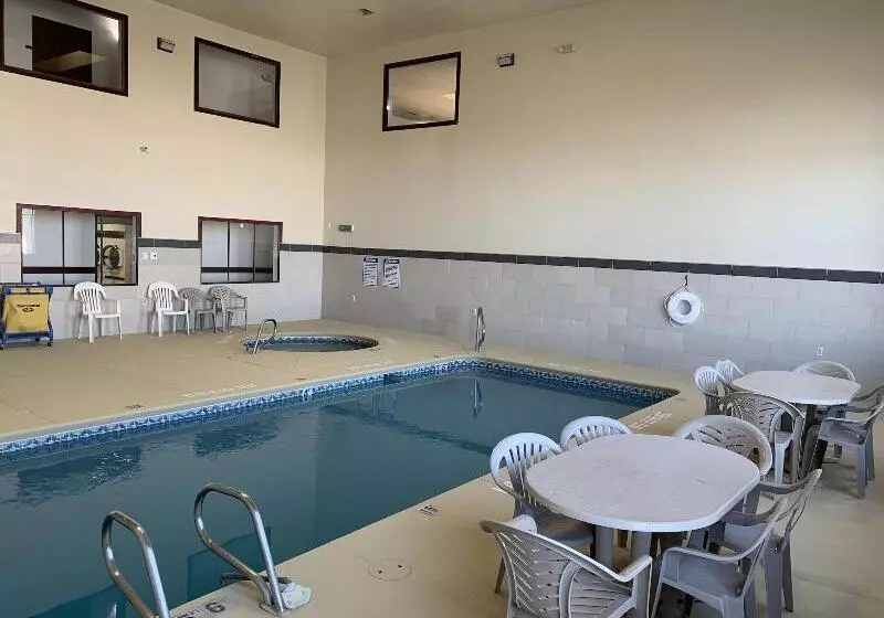 فندق على الطريق Brentwood Inn & Suites