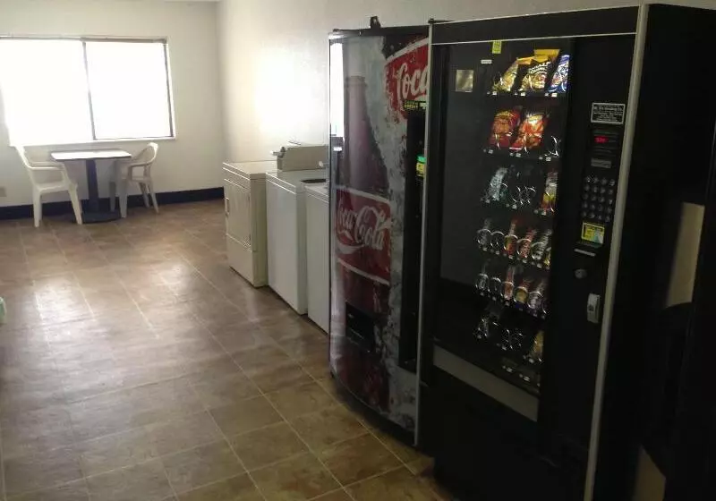 فندق على الطريق Brentwood Inn & Suites