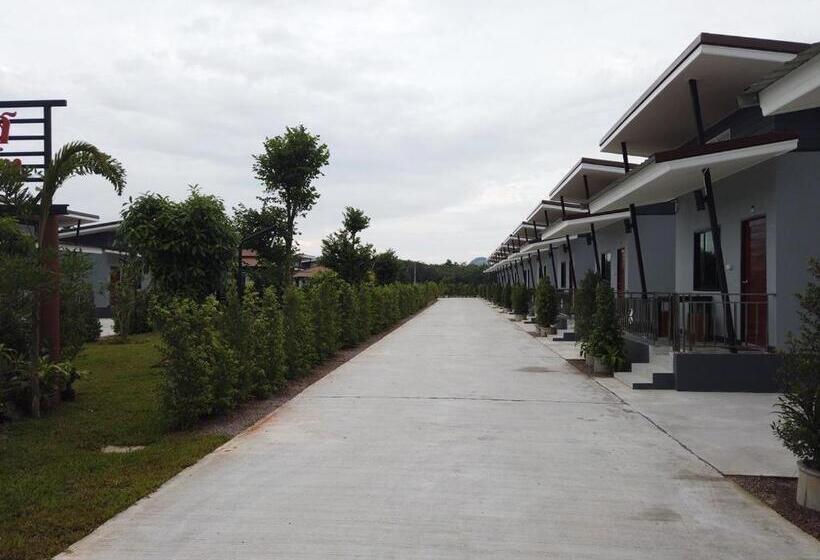 リゾートホテル เดอะเบสรีสอร์ทพัทลุง