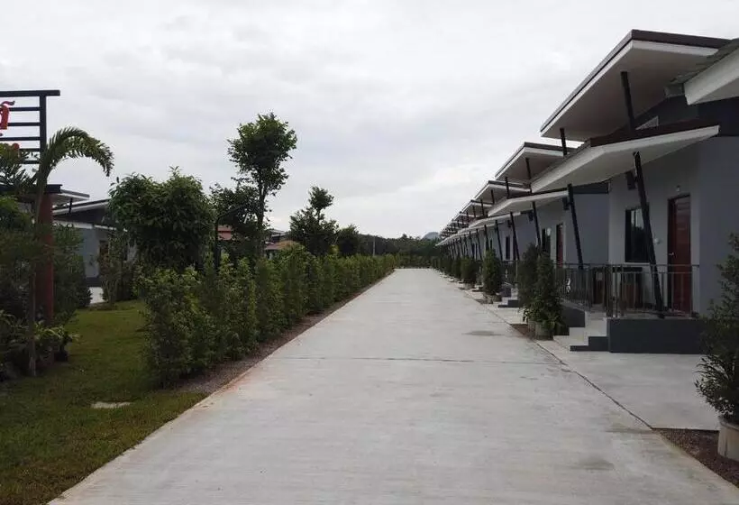 リゾートホテル เดอะเบสรีสอร์ทพัทลุง