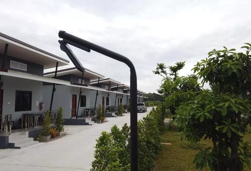 リゾートホテル เดอะเบสรีสอร์ทพัทลุง