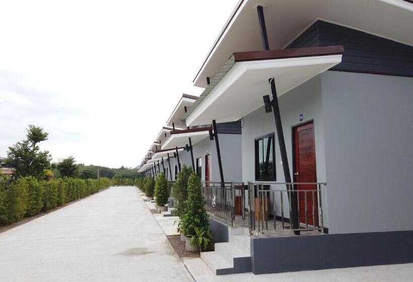 リゾートホテル เดอะเบสรีสอร์ทพัทลุง