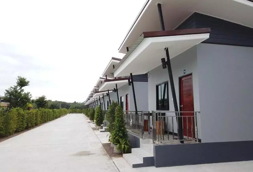 リゾートホテル เดอะเบสรีสอร์ทพัทลุง