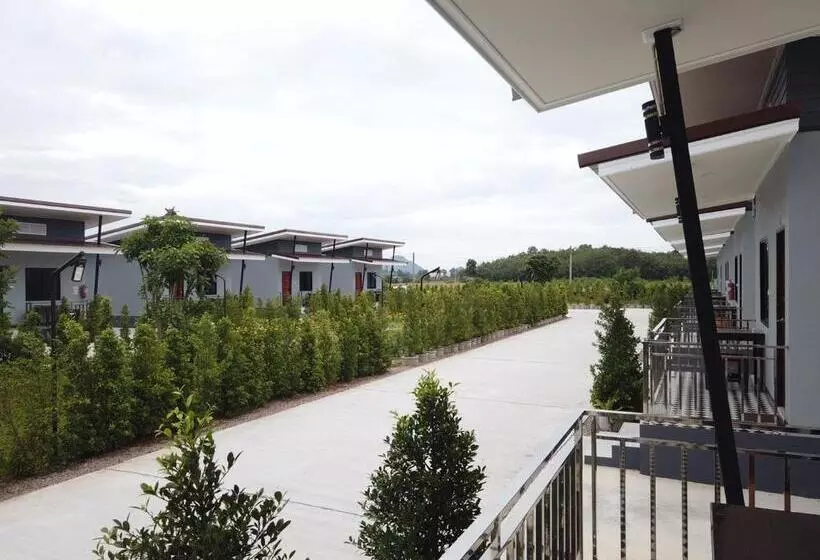 リゾートホテル เดอะเบสรีสอร์ทพัทลุง