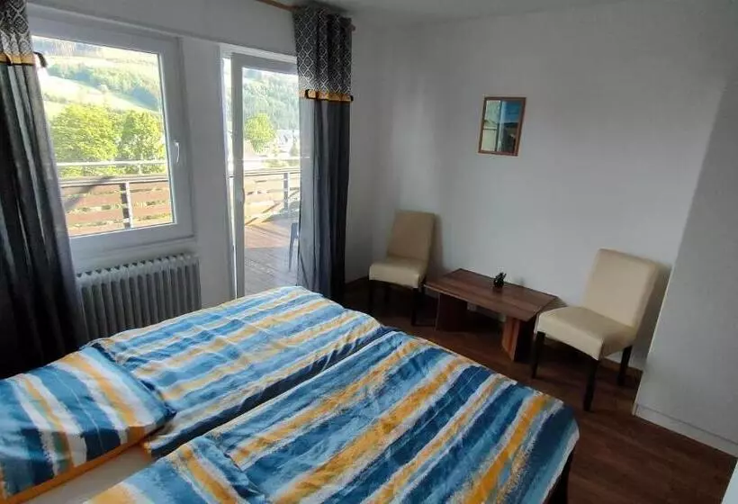 تختخواب و صبحانه Pension Sauerland