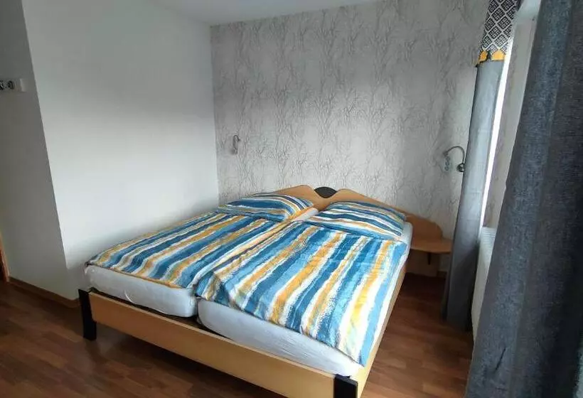 تختخواب و صبحانه Pension Sauerland
