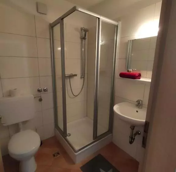 تختخواب و صبحانه Pension Sauerland
