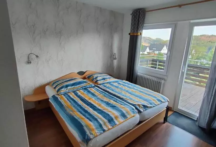 تختخواب و صبحانه Pension Sauerland