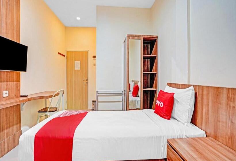 Otel Oyo 90794 Kostel Bunda Waru Syariah