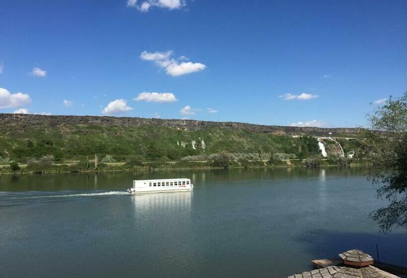 Пансион 1,000 Springs Riverhouse