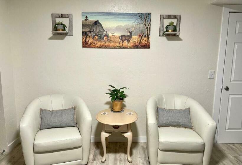 Пансион 1,000 Springs Riverhouse