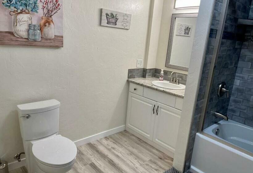 Пансион 1,000 Springs Riverhouse