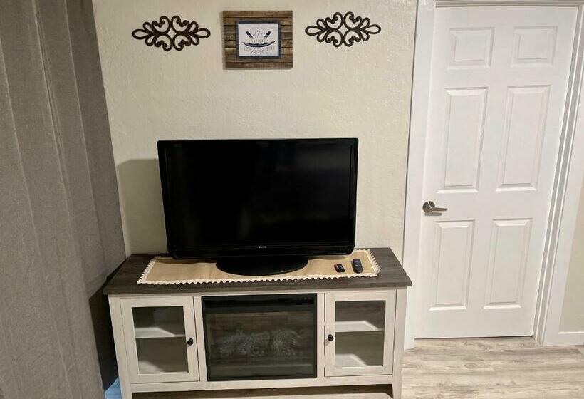 Пансион 1,000 Springs Riverhouse