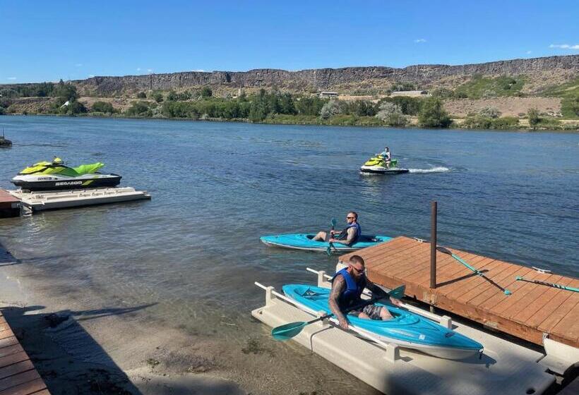 Пансион 1,000 Springs Riverhouse