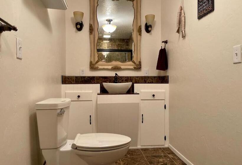 Пансион 1,000 Springs Riverhouse