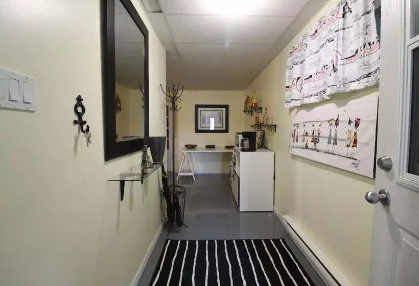 Majatalo Room In Guest Room   Gandhi Very Large Room Decorated In Indian Style, Office Space And Sofa