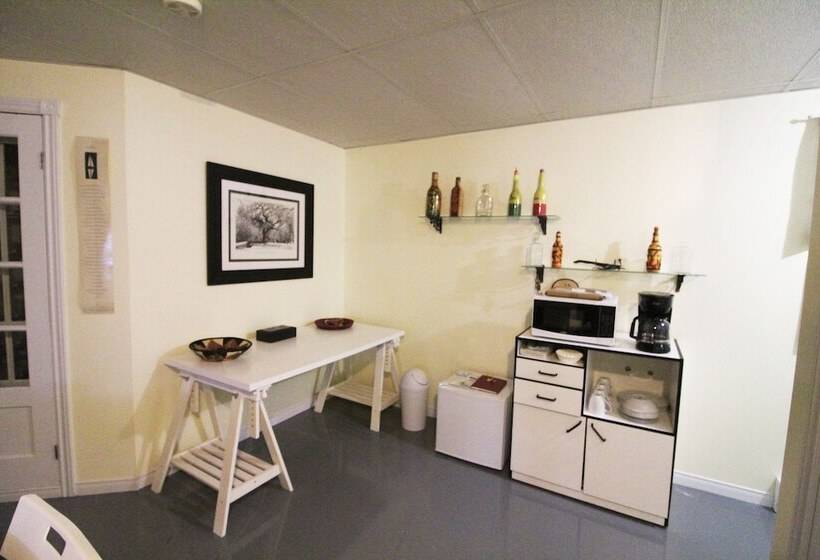 بنسيون Room In Guest Room Gandhi Very Large Room Decorated In Indian Style, Office Space And Sofa