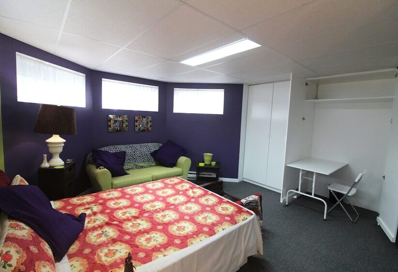 بنسيون Room In Guest Room Gandhi Very Large Room Decorated In Indian Style, Office Space And Sofa