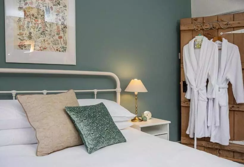 Swallows Nest Bed And Breakfast