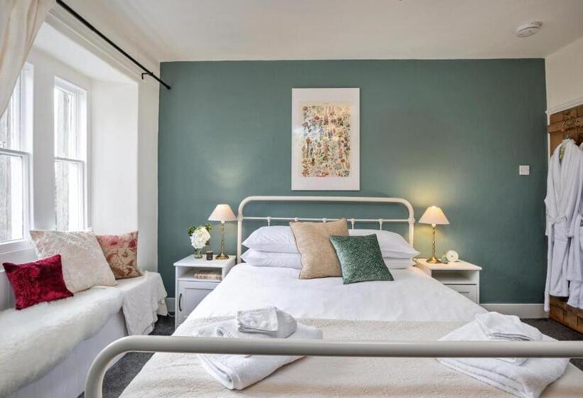 Swallows Nest Bed And Breakfast