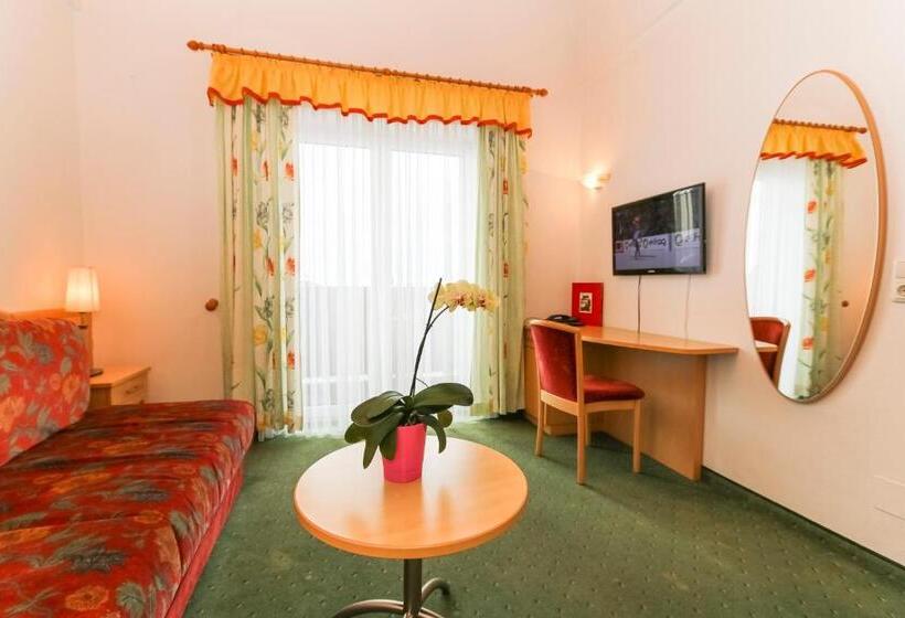 Alpenhotel Tauernstüberl