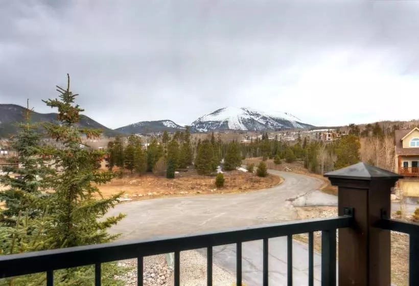 Three Bedroom Spacious Condo 206 At Bay Club