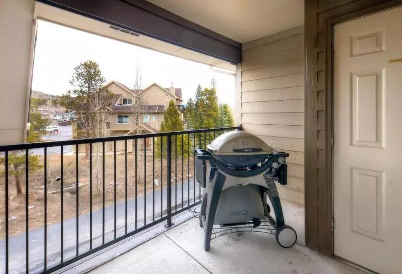 Three Bedroom Spacious Condo 206 At Bay Club