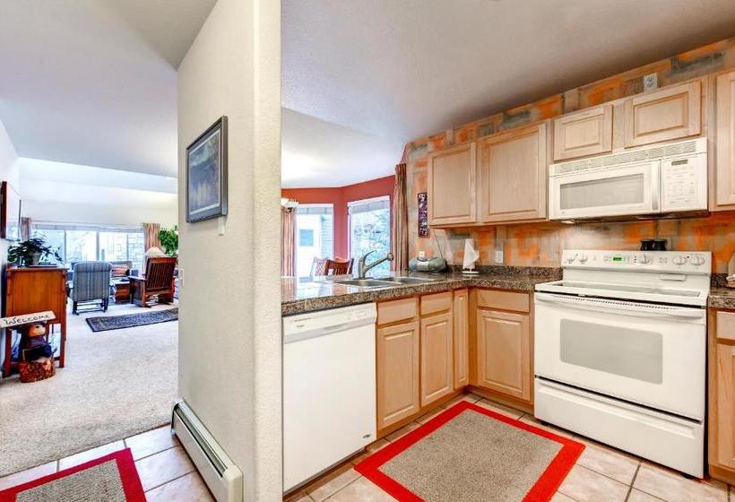 Three Bedroom Spacious Condo 206 At Bay Club