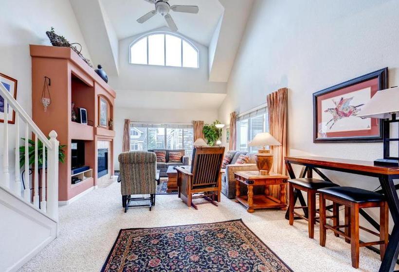 Three Bedroom Spacious Condo 206 At Bay Club