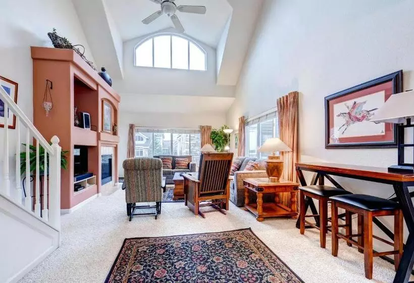 Three Bedroom Spacious Condo 206 At Bay Club